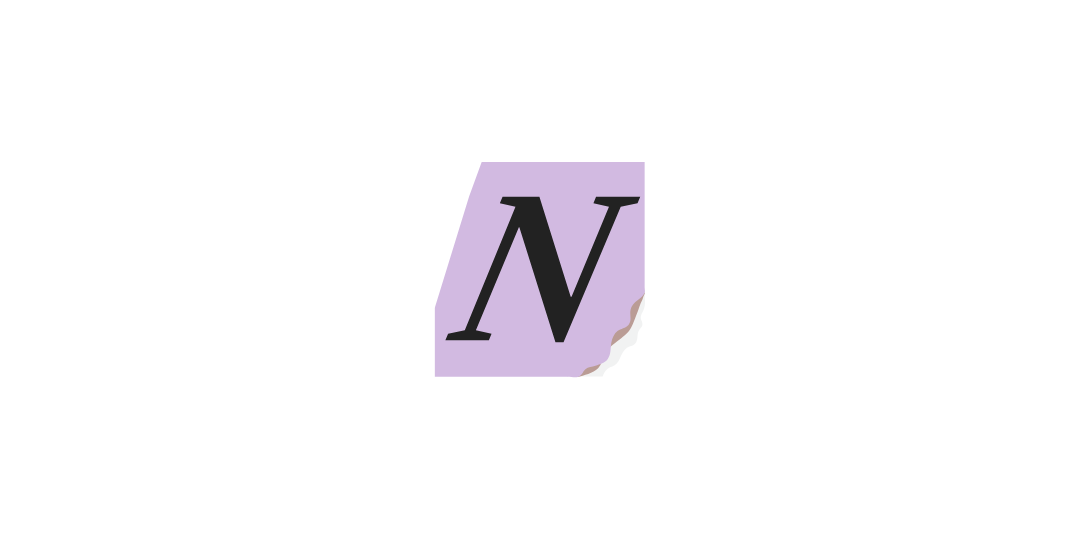 薄紫色の紙に黒い大文字「N」が描かれ、紙の角が少しめくれたデザイン。